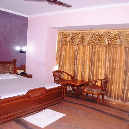 Padma Hotel ปูรี ภายนอก รูปภาพ